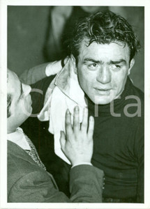 Fotografia d epoca originale 1939 MILANO Boxe Pugile Saverio TURIELLO si prepara vs Marcel CERDAN Fotografia 1