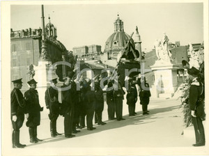 Fotografia d epoca originale 1930 ROMA Vigili notturni di MILANO omaggio al MILITE IGNOTO Fotografia 1