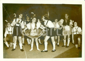 Fotografia d epoca originale 1938 ROMA Bambini in costume per recita BEFANA FASCISTA del suburbio Fotografia 1