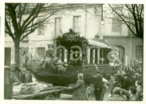 Fotografia d epoca originale 1937 TORINO Peota BUCINTORO trasportata a Palazzo CARIGNANO per Mostra Barocco 1