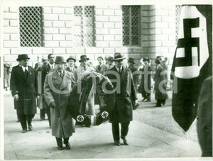Fotografia d epoca originale 1936 MILANO Attori Compagnia d operetta di BERLINO a Cripta dei Caduti Fascisti 1