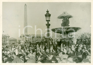 Fotografia d epoca originale 1938 PARIS Folla per l inaugurazione della statua ad Alberto del BELGIO Foto 1