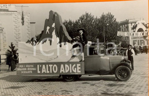 Fotografia d epoca originale 1935 MILANO FIERA CAMPIONARIA Camion pubblicitario turismo in ALTO ADIGE 11 x 7 1