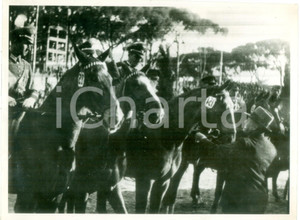 Fotografia d epoca originale 1938 ROMA IPPICA Ufficiali a cavallo pronti per la partenza Foto bassa qualitÃ  1