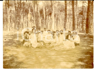 Fotografia d epoca originale 1913 MANDELIEULANAPOULE F Una scampagnata tra amici Foto VINTAGE 10x8 cm 1