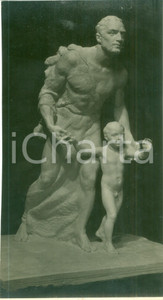Fotografia d epoca originale 1932 OLGIATE OLONA Statua della fontana in onore di Luigi MANGIAGALLI Fotografia 1