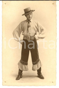 Fotografia d epoca originale 1940 ca MARSEILLE Ritratto di giovane in costume Foto BOLOGNESI VINTAGE 1