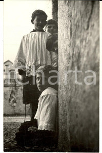 Fotografia d epoca originale 1950 ca VENEZIA Il nascondiglio dei chierichetti Foto ARTISTICA 10x15 cm 1