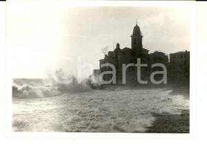 Fotografia d epoca originale 1950 ca CAMOGLI GE Mareggiata al tramonto Foto artistica FERRARI 15x11 cm 1