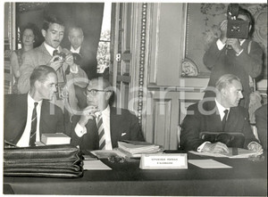 Fotografia d epoca originale 1970 ca PARIS ELYSEE ? Un incontro internazionale Fotografia 17x13 cm 1