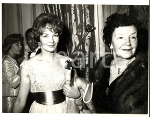 Fotografia d epoca originale 1960 ca CINEMA Odile VERSOIS a una serata di gala Foto 24x20 cm 1