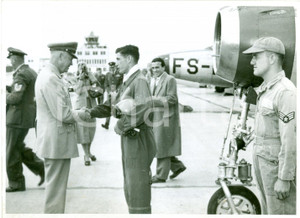 Fotografia d epoca originale 1951 BERLIN Dwight EISENHOWER con pilota DUSENJAGER TYP F84 Fotografia 1