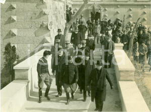 Fotografia d epoca originale 1933 TRENTO AutoritÃ  visitano Martiri CASTELLO DEL BUONCONSIGLIO Fotografia 1