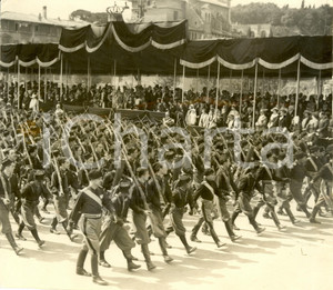Fotografia d epoca originale 1935 ROMA Festa STATUTO  Vittorio Emanuele III durante parata militare Foto 1