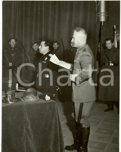 Fotografia d epoca originale 1941 MILANO GUF Segretario legge rapporto di Andrea IPPOLITO a universitari Foto 1