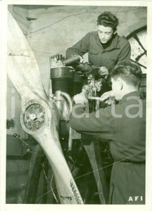 Fotografia d epoca originale 1941 VENEZIA WW2 Allievi motoristi d aviazione Istituto Veneto per Lavoro FOTO 1