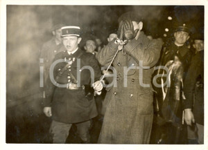 Fotografia d epoca originale 1938 PARIS In manette Henri VOGEL autore attentato all Etoile Fotografia 1