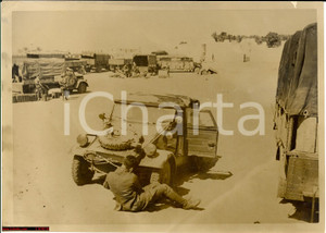 1941 WWII LIBIA AFRIKA KORPS Autiere tedesco ripara Volkswagen Kübelwagen *Photo