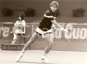 Fotografia d epoca originale 1982 MILANO Cuore Tennis Cup Brian GOTTFRIED durante match Fotografia 1