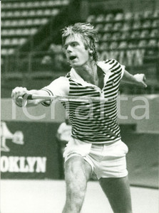 Fotografia d epoca originale 1980 ca TENNIS Peter FLEMING durante un rovescio Fotografia 1