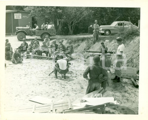 Fotografia d epoca originale 1955 ca NORTH CAROLINA U.S.A.F. Esecitazioni lanciagranate School PISTOL RANGE 1