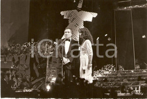 Fotografia d epoca originale 1975 ca FESTIVAL DI NAPOLI Nunzio GALLO pronto a cantare Fotografia 1