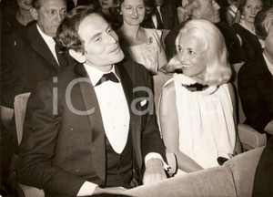 1962 PARIS Jeanne MOREAU e Pierre CARDIN alla première di EVA Jospeh LOSEY *Foto