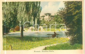 Cartolina originale da collezione 1930 ca ROVERETO TN Donna su una panchina ai Giardini ITALIA Cartolina FP NV 1