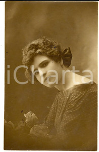 Fotografia d epoca originale 1919 CATANIA Ritratto di giovane donna con abito a pois  Foto cartolina TUDISCO 1