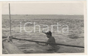Fotografia d epoca originale 1937 BORA BORA Polinesia Una fase di pesca in mare 2REAL PHOTO cm 13,5x8,5 1