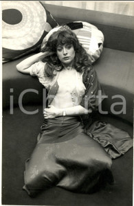 1975 ca COSTUME ITALIA Ritratto attrice Livia CERINI seminuda *Foto 20x30 cm Fotografia di agenzia. CONDIZIONI: G FORMATO: 20x30 cm    originale e autentica 1