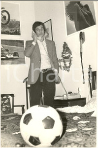 1970 ca CALCIO JUVENTUS Giocatore Luciano SPINOSI nella sua stanza *Foto 20x30