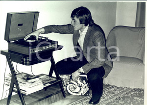 1970 ca TORINO JUVENTUS Gianpietro MARCHETTI con il giradischi (2) Foto 30x20 Fotografia d'epoca.CONDIZIONI: G FORMATO: 20x30 cm  originale e autentica 1