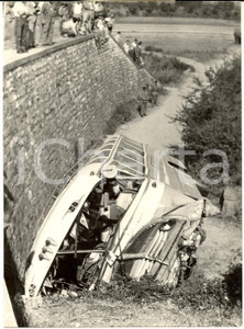 1956 Autostrada FIRENZE MARE - Incidente con pullman nel torrente RIMAGGIO *Foto Fotografia d'epoca con didascalia coeva al verso. CONDIZIONI: G (ma lieve sovraimpressione)FORMATO: 13x18 cm     originale e autentica 1