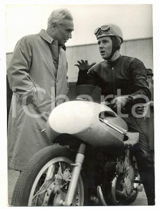 1954 AUTODROMO DI MONZA Piero TARUFFI Geoffrey DUKE dopo giri di prova su GILERA