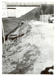 Fotografia d epoca originale 1955 ca ZINASCO PV Autostrada A7  Manutenzione di un canale Foto 9x12 cm 1