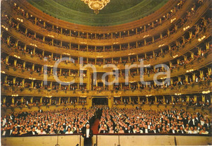 Cartolina originale da collezione 1972 MILANO Teatro alla Scala  Pubblico attende l inizio della prima Cartolina 1