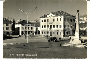 Cartolina originale da collezione 1960 ca TRICHIANA BL Veduta con il municipio Cartolina ANIMATA trattore FG VG 1