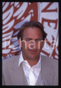 Fotografia d epoca originale Kevin COSTNER  VENEZIA Mostra del Cinema 1995  35 mm vintage slide 136 1