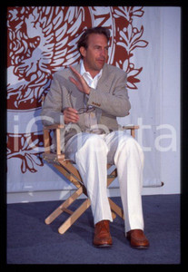 Fotografia d epoca originale Kevin COSTNER  VENEZIA Mostra del Cinema 1995  35 mm vintage slide 125 1