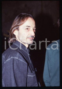 35mm vintage slide* 1990 ca MODA Giorgio CORREGGIARI Ritratto dello stilista (3)  Diapositiva d'epoca, in formato 35 mm.CONDIZIONI: FAIR (lieve macchia)Tutti i diritti riservati.E' severamente vietata la riproduzione. ICharta mette in vendita, sul negozio eBay e in esclusiva sul sito "icharta" il proprio archivio composto da numerose diapositive e negativi fotografici d'epoca, tutti originali e autentici, che attraversano la storia del costume italiano tra gli la fine degli anni Sessanta e Novanta.Si tratta di uno sguardo inedito sull'attualit&agrave;, la politica, la vita quotidiana, il gossip e la cultura, che fotografa il cambiamento della nazione in quest'ultimo scorcio del XX secolo. Un'occasione unica per il mercato del collezionismo, che vede finalmente disponibile un archivio eccezionale per vastit&agrave;, tematiche e condizioni, in un settore (il negativo fotografico e la diapositiva) di assoluta novit&agrave; e dalle interessanti prospettive di investimento.     originale e autentica 1