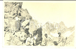 Fotografia d epoca originale 1950 ca ALPINISMO Escursionisti in cordata Foto cartolina VINTAGE 1