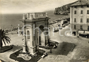 Cartolina originale da collezione 1951 FINALE LIGURE SV Piazza XXV APRILE e Arco MARGHERITA Cartolina ANIMATA 1