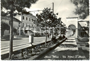 Cartolina originale da collezione 1954 ABANO TERME PD Via PIETRO D ABANO e Portici Cartolina FG VG 1