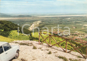 Cartolina originale da collezione 1982 MANIAGO PN Panorama con auto Cartolina FG VG 1