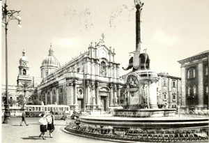 Cartolina originale da collezione 1965 CATANIA Piazza Duomo con FONTANA ELEFANTE Cartolina ANIMATA FG VG 1