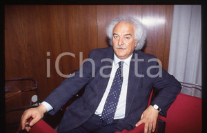 35mm vintage slide* 1990 ca POLITICA Antonio PISCHEDDA Ritratto senatore PSI 1  Diapositiva d'epoca, in formato 35 mm. CONDIZIONI: GOOD  Tutti i diritti riservati.E' severamente vietata la riproduzione. ICharta mette in vendita, sul negozio eBay e in esclusiva sul sito "icharta" il proprio archivio composto da numerose diapositive e negativi fotografici d'epoca, tutti originali e autentici, che attraversano la storia del costume italiano tra gli la fine degli anni Sessanta e Novanta.Si tratta di uno sguardo inedito sull'attualit&agrave;, la politica, la vita quotidiana, il gossip e la cultura, che fotografa il cambiamento della nazione in quest'ultimo scorcio del XX secolo. Un'occasione unica per il mercato del collezionismo, che vede finalmente disponibile un archivio eccezionale per vastit&agrave;, tematiche e condizioni, in un settore (il negativo fotografico e la diapositiva) di assoluta novit&agrave; e dalle interessanti prospettive di investimento.  originale e autentica 1