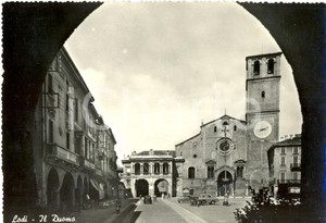 Cartolina originale da collezione 1959 LODI Veduta di PIAZZA DELLA VITTORIA con il DUOMO Cartolina postale FG VG 1