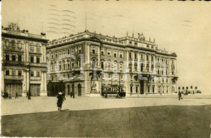 Cartolina originale da collezione 1932 TRIESTE Piazza UNITA  e Palazzo LLOYD TRIESTINO Cartolina ANIMATA con tram 1