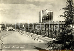 Cartolina originale da collezione 1956 PINEROLO TO Veduta panoramica di Piazza CAVOUR Cartolina ANIMATA FG VG 1